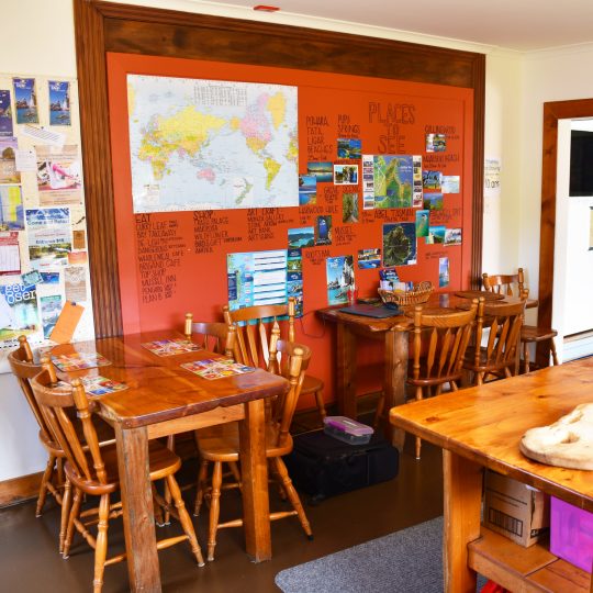 Kiwiana Backpackers full kitchen and dinning